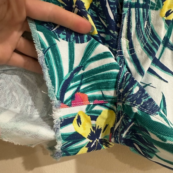 Old Navy Women's Floral Print Shorts - Multicolor - Picture 3 of 6